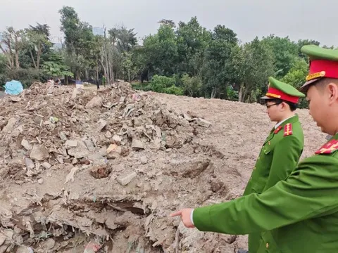 Khởi tố 3 giám đốc công ty môi trường trong vụ đổ trộm 7.000 tấn chất thải ở Bát Tràng