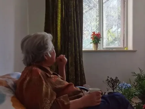 Về già tôi mới thấm: Thuê giúp việc, vào viện dưỡng lão rất khổ dù nhiều tiền, sướng nhất vẫn là sống chung với con cái