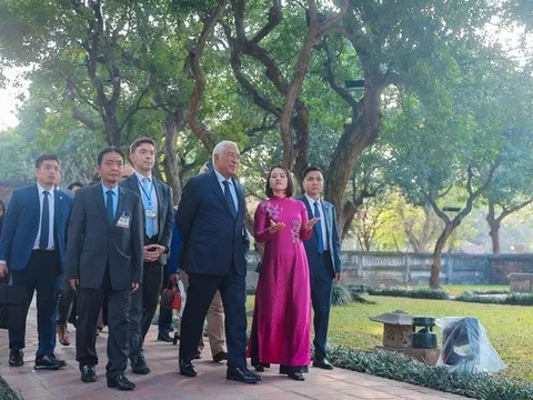 Chủ tịch Hội đồng Châu Âu thăm Văn Miếu - Quốc Tử Giám