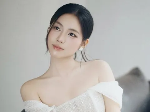 Á hậu cao 1m70 lọt top tìm kiếm vì khoảnh khắc ngồi cạnh Đình Bắc là ai?