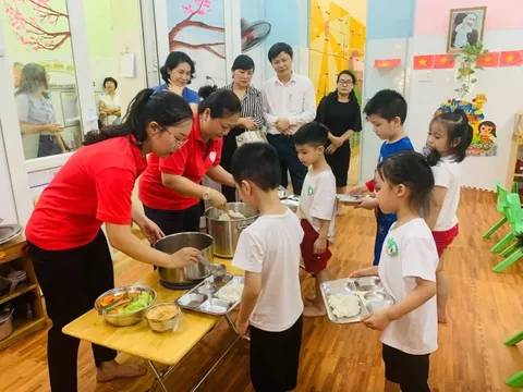 Quản lý bếp ăn bán trú và trách nhiệm của nhà trường