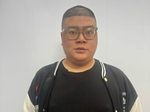 Nạn nhân của Nguyễn Long SN 2001 đến trình báo Công an