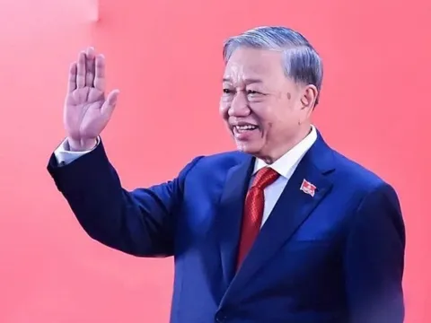 VỮNG BƯỚC DƯỚI CỜ ĐẢNG