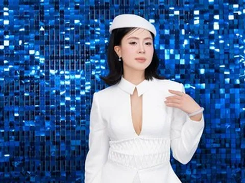 NSND Thanh Lam nặng trĩu tâm sự, Hồng Diễm hiếm hoi diện váy lộ ngực