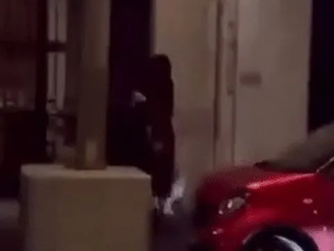 Video nghi của Lisa BlackPink và con trai tỷ phú vào khách sạn 'gây bão'