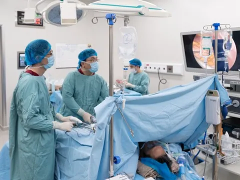 Một bệnh nhân mắc ba ung thư nguyên phát hiếm gặp