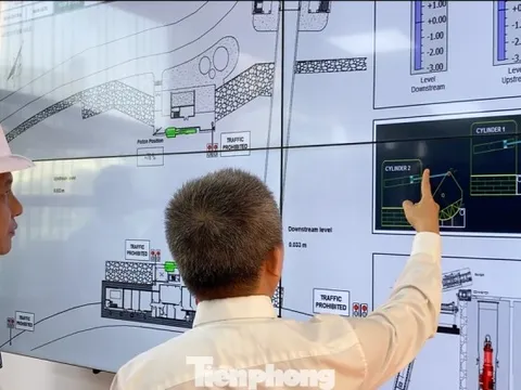 Bên trong cống ngăn triều đặc biệt của dự án chống ngập 10.000 tỷ ở TPHCM