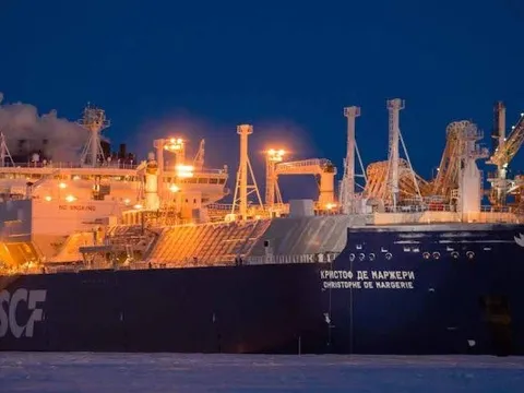 Chuyện gì đây: Cứ 32 tiếng lại có một tàu LNG Nga lại cập cảng EU