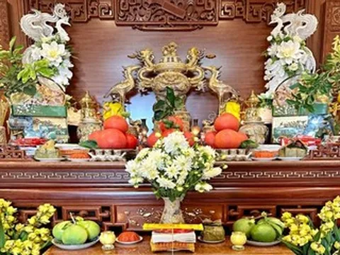 Văn khấn bao sái bàn thờ, rút tỉa chân nhang năm 2026 theo chuyên gia phong thuỷ