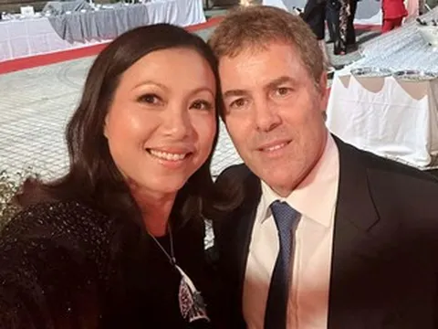 Hoa hậu Ngô Mỹ Uyên và chồng Tây là giáo sư: Không có hôn thú, tiền ai nấy giữ