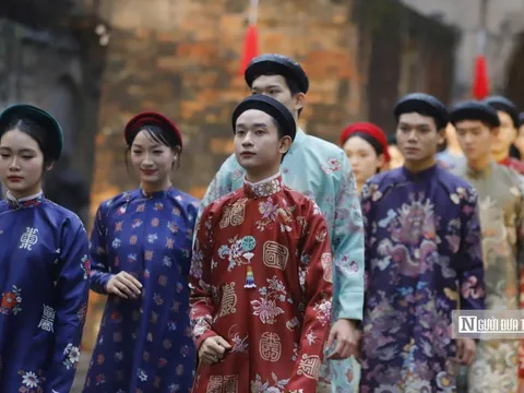 Vẻ đẹp cổ phục Việt tại không gian tái hiện Lễ Mở cửa Ô thành Thăng Long xưa
