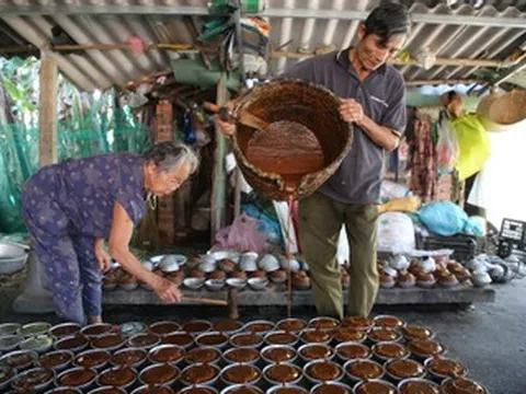 Người Đà Nẵng đỏ lửa từ đêm làm sản vật ngọt lịm dâng ông Công ông Táo