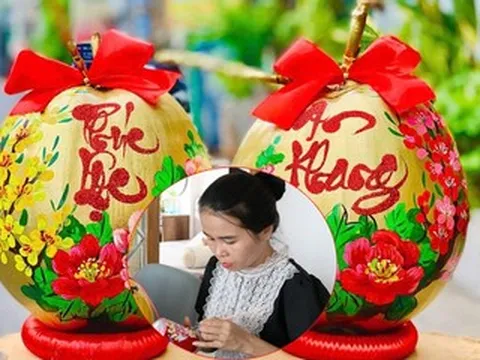 Vợ chồng giáo viên 'múa cọ' lên trái dừa, thức trắng đêm làm nghề lạ mỗi dịp Tết