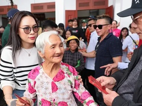 Hành động đẹp của ca sĩ Mỹ Tâm ngày sát Tết