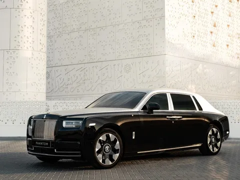 Rolls-Royce Phantom có bản khắc laser độc nhất thế giới: Hoạ tiết có thể gây hoa mắt, độ sâu vết khắc dày gần gấp đôi tờ tiền