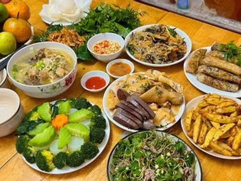 Bữa cơm tất niên: Giữ ấm những giá trị cho tương lai
