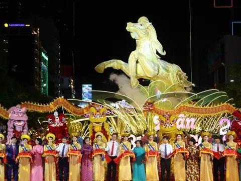 Chính thức khai mạc Đường hoa Nguyễn Huệ Tết Bính Ngọ 2026