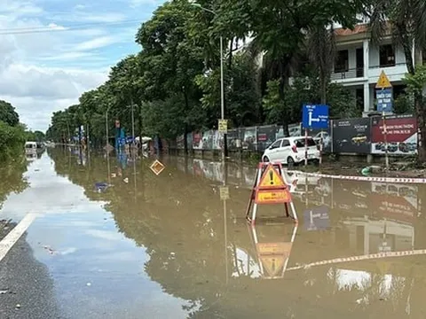 Phân luồng phục vụ thi công trạm bơm chống ngập cho Đại lộ Thăng Long