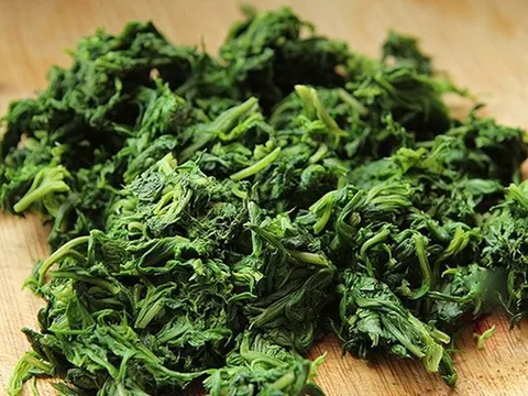 Loại rau mọc dại ở Việt Nam, nước ngoài ví là "báu vật trời ban"