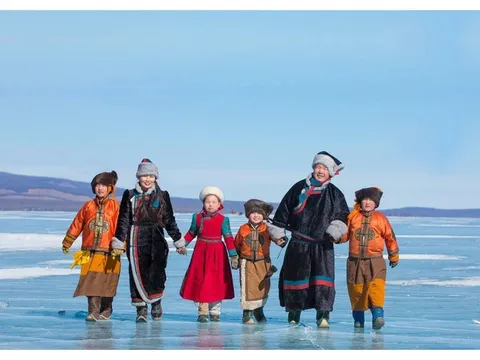 Đập bát, đến nghĩa trang và những tục lệ đón Tết kỳ lạ trên thế giới