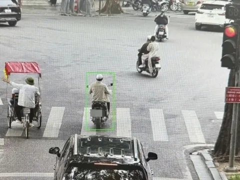 Hà Nội: Camera AI phát hiện 22 tài xế vượt đèn đỏ tại một nút giao thông ngày mùng 4 Tết