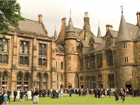 Sinh viên tại Anh kiện đòi bồi thường vì ảnh hưởng thời Covid-19