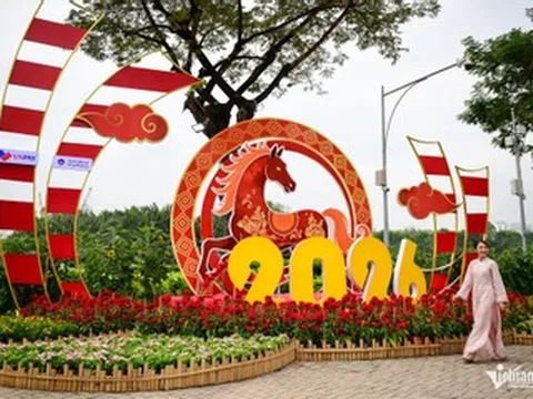 Tết vẫn còn khi mỗi người còn dừng lại giữa bộn bề