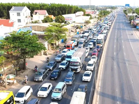 Quốc lộ 51 ùn ứ nghiêm trọng chiều mùng 5 Tết