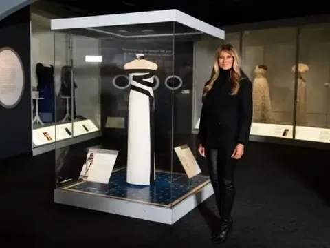 Chiếc váy nhậm chức của bà Melania Trump được lưu giữ tại bảo tàng thời trang Đệ nhất phu nhân