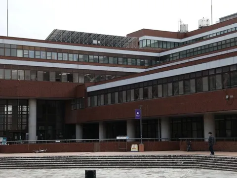 Đại học phải xin lỗi vì phó giáo sư xúc phạm du học sinh