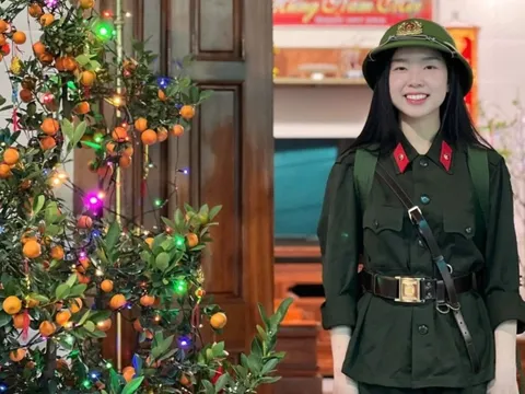 Nữ cử nhân đại học tình nguyện viết đơn tham gia nghĩa vụ