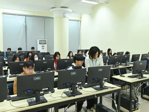 Thi tốt nghiệp THPT trên máy tính: Nhiều thách thức