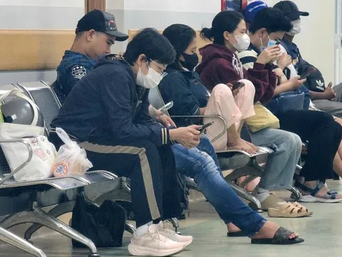 Bác sĩ gọi điện xin lỗi người bệnh về sự chậm trễ