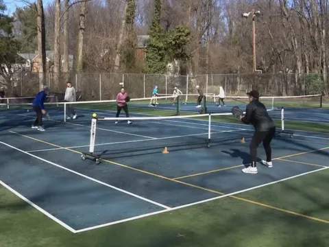 Bất động sản mất giá vì pickleball, chủ nhà than trời