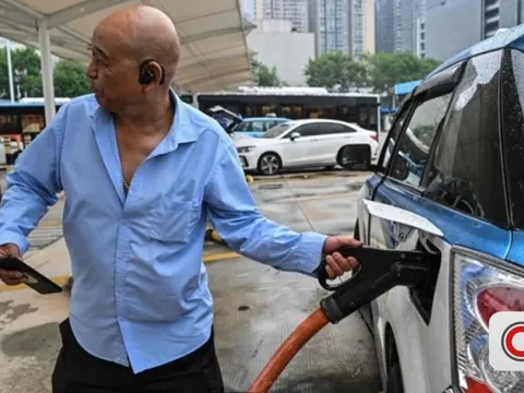 Khủng hoảng sinh kế 7,5 triệu tài xế công nghệ tại một quốc gia châu Á: Làm 14 tiếng/ngày chỉ để kiếm 10 triệu đồng/tháng, ế khách phải đánh bài giết thời gian