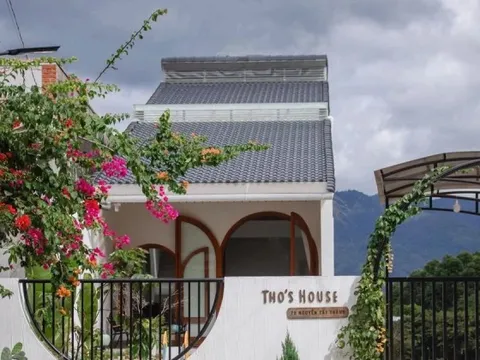 Tổ ấm đơn sơ 'ôm trọn' cảnh núi hồ