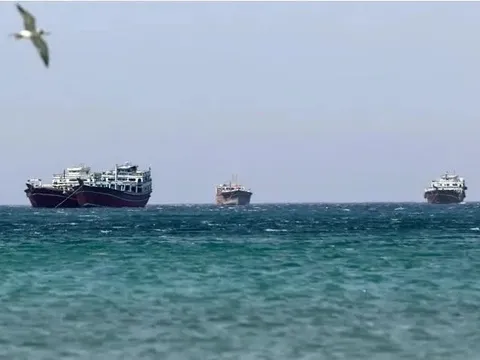 Hơn 10% đội tàu container toàn cầu bị kẹt ở eo biển Hormuz