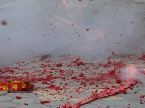 Tò mò xem pháo nổ, người đàn ông 46 tuổi đối mặt nguy cơ mù lòa vĩnh viễn