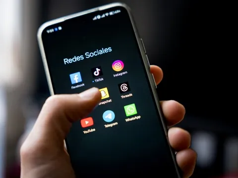 Làn sóng cấm trẻ em dùng mạng xã hội