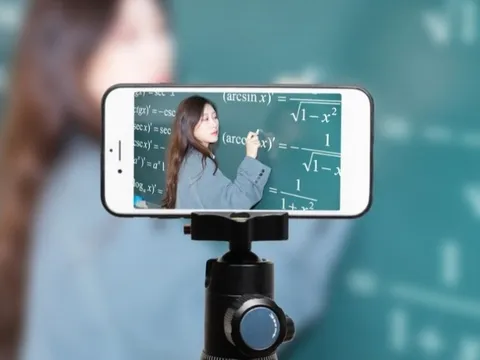 Giáo viên đăng vlog, bán hàng TikTok như KOL