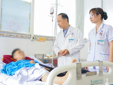 Cứu nam tài xế công nghệ đa chấn thương nặng sau tai nạn trên đường Phạm Ngũ Lão