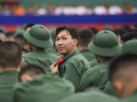Hôm nay tân binh cả nước nhập ngũ: Điều kiện nào để xét chuyên nghiệp?