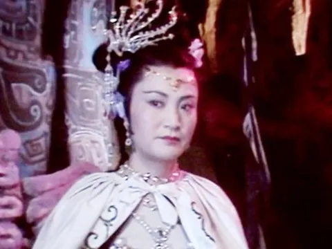 Cuộc sống kín tiếng ở tuổi U90 của Bạch Cốt Tinh phim "Tây du ký"