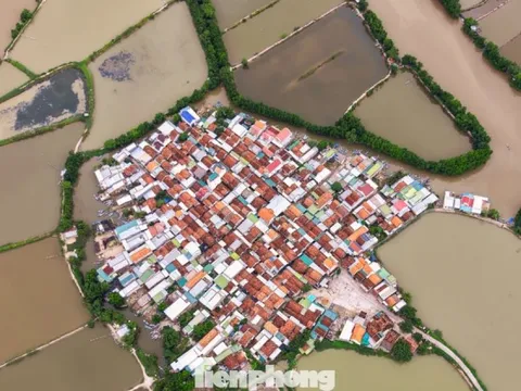 'Ốc đảo cô đơn' hình cánh diều gây sốt ở Khánh Hòa