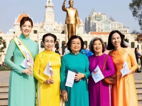 Đại sứ Lễ hội áo dài Trang Phương tham gia đồng diễn áo dài chào mừng ngày Quốc tế Phụ nữ 8/3