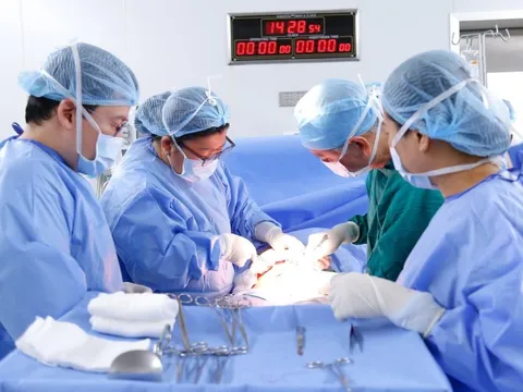 Bé trai chào đời khỏe mạnh sau hành trình can thiệp tim bào thai phức tạp