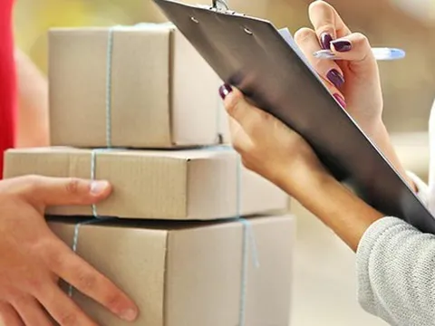 Giao hàng tiết kiệm, Viettel Post và Vietnam Post đồng loạt áp dụng phụ phí xăng dầu