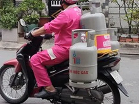 Quán ăn chật vật giữ giá