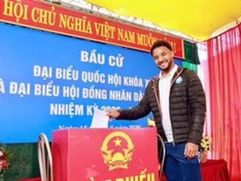 Cầu thủ Xuân Son, Hoàng Hên lần đầu tiên đi bầu cử