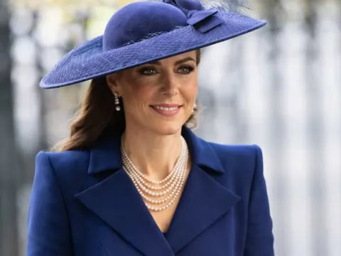 Công nương Kate Middleton thanh lịch trong sắc xanh tại lễ trọng đại nhất của hoàng gia
